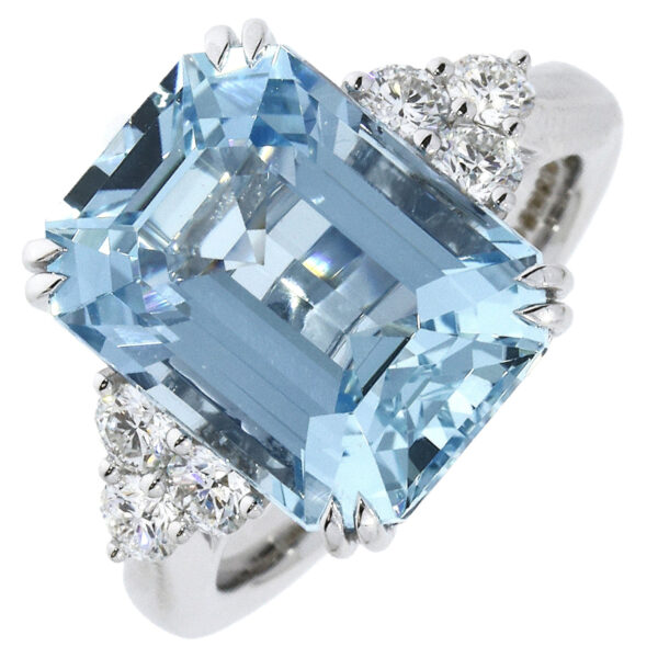 An 18ct white gold aquamarine ring with six trefoil surrounding diamonds.